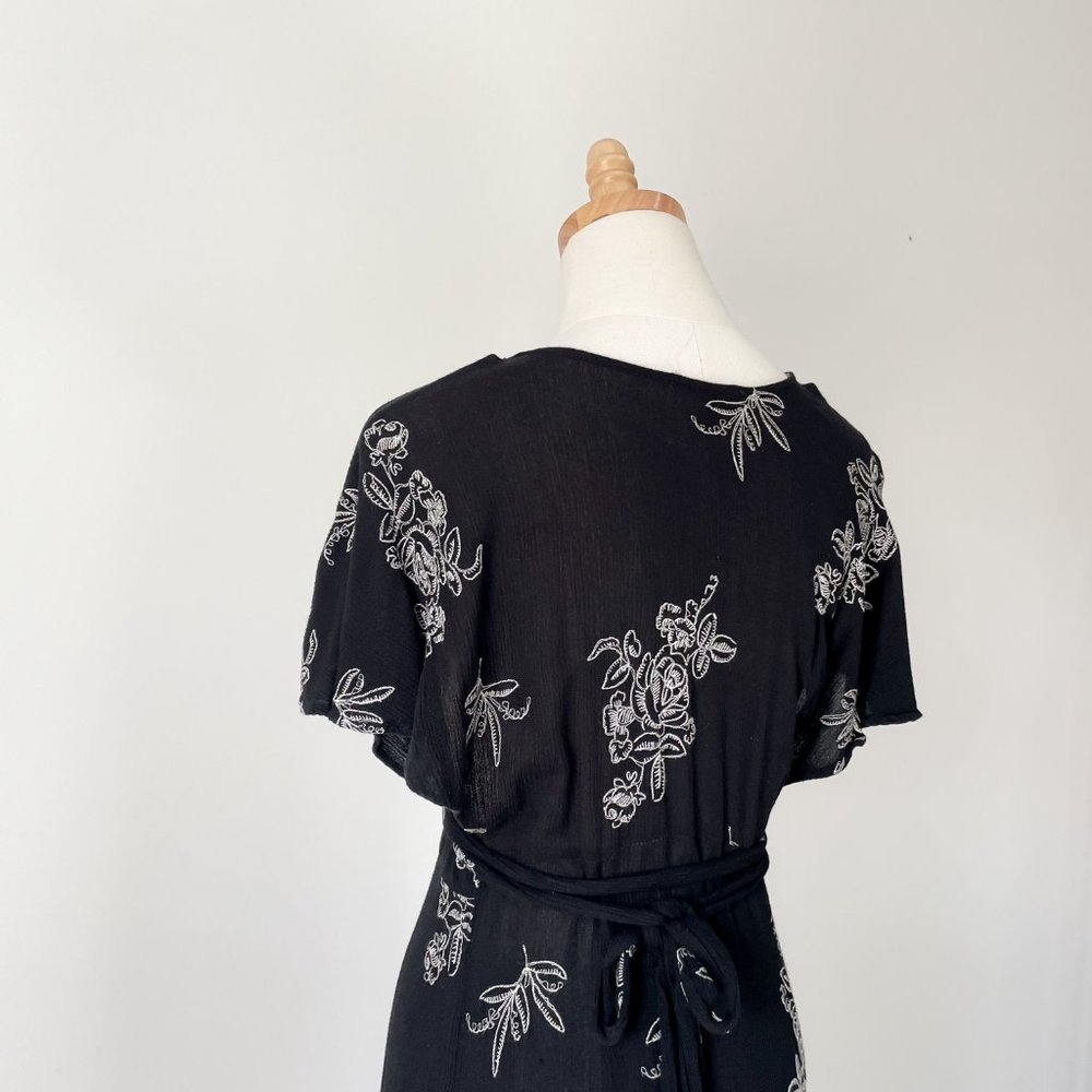 Mod Ref Flutter Sleeve Black Embroidered Floral P… - image 5